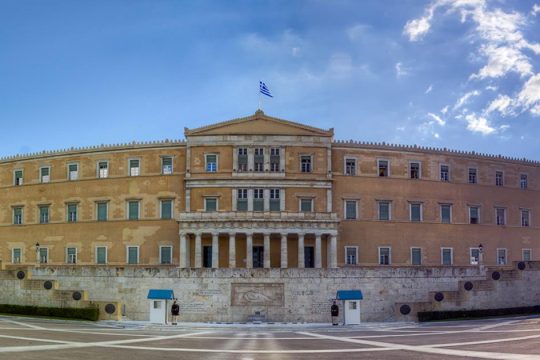 Πέρασε οριακά η επιστολική ψήφος στους απόδημους - «Ναι» από ΝΔ, ΠΑΣΟΚ και ανεξάρτητους